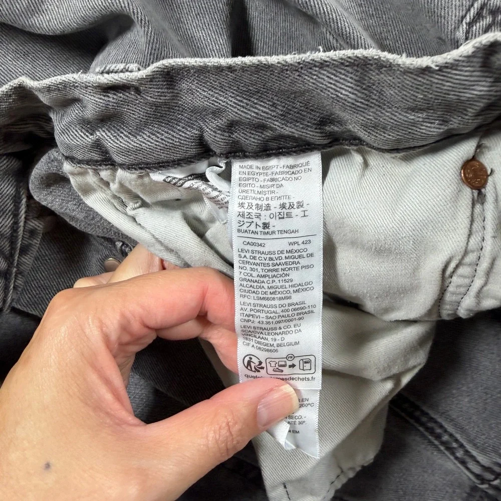 Levis Premium 501 93' Denim Shorts Mens 36 Grey Cut Off Raw Hem Button Fly